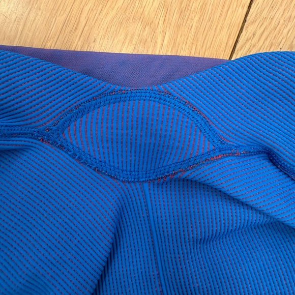 Alo Yoga Illusion Seamless High-Waist Leggings in Ali Blue/Cherry (Size - Small) - Picture 4 of 4